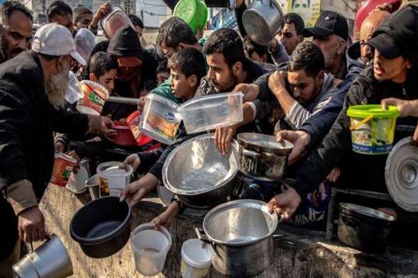 இஸ்ரேல் இராணுவத்தின்  கொடூர தாக்குதல்...  பரிதாப நிலையில் காசா மக்கள்